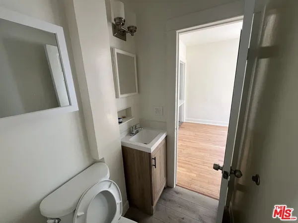 $3,250 | 424 North Venice Boulevard, Unit B, Venice, CA 90291