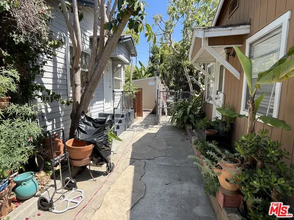 $3,250 | 424 North Venice Boulevard, Unit B, Venice, CA 90291