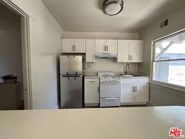$3,250 | 424 North Venice Boulevard, Unit B, Venice, CA 90291