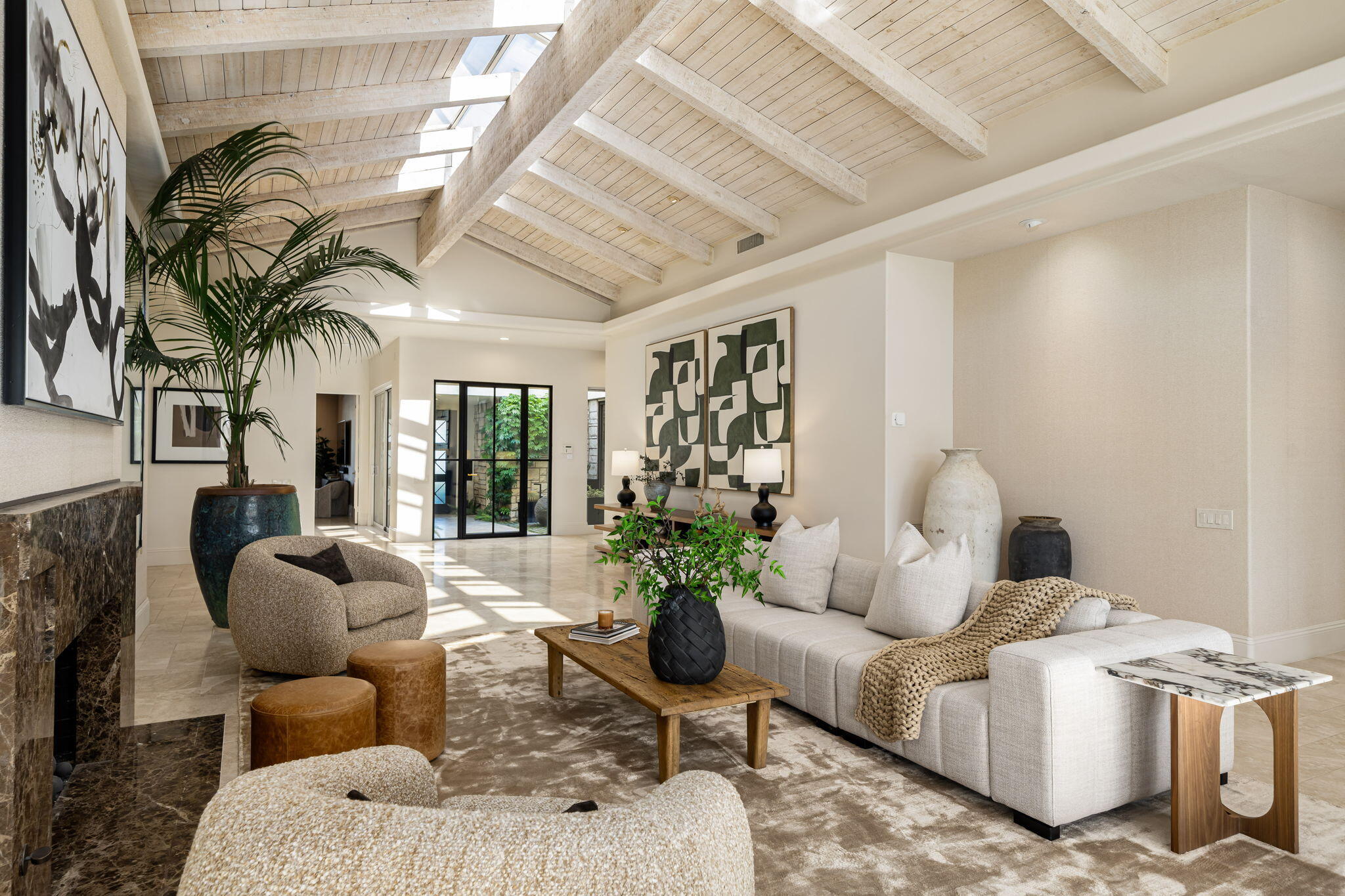 74 Mayfair Drive Rancho Mirage, CA 92270 - Photo 10 of 64 Bright living room