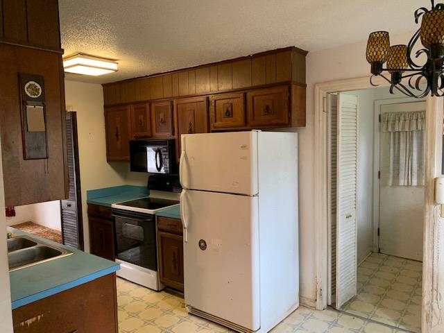 213 Jimbo Road Summerville, SC 29485 - Photo 5 of 13 IMG_1951