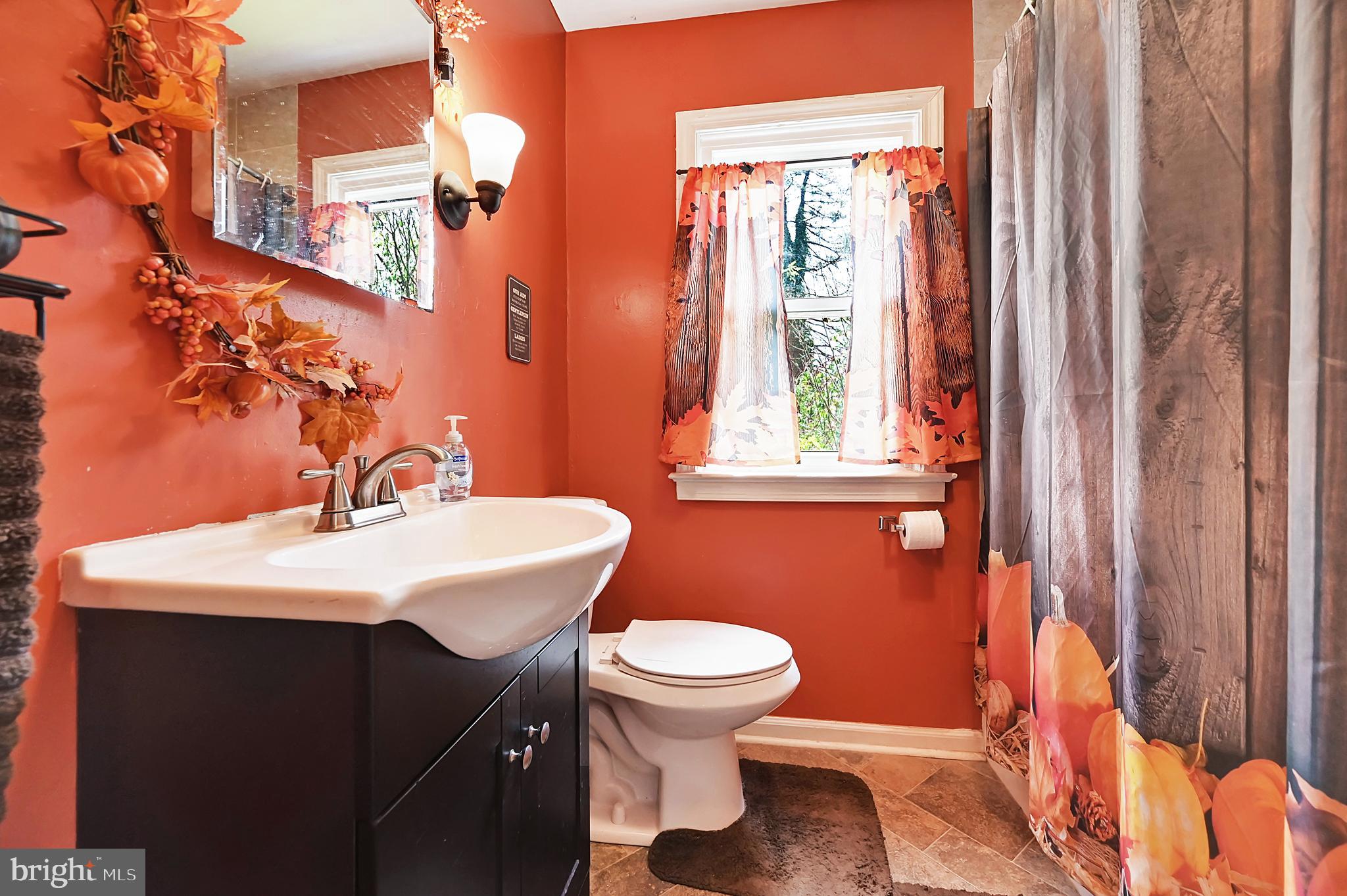 417 Corbin Road York, PA 17403 - Photo 26 of 34 Full bath.
