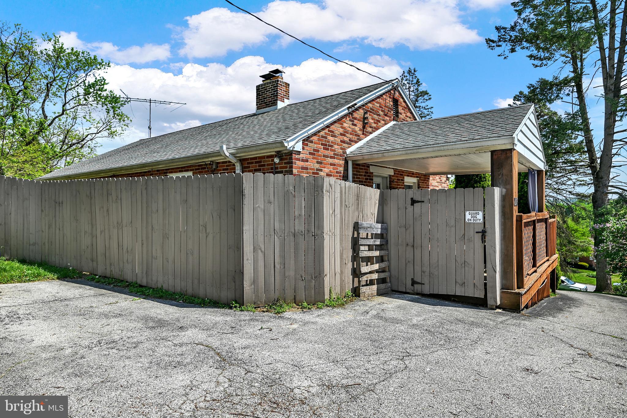 417 Corbin Road York, PA 17403 - Photo 3 of 34