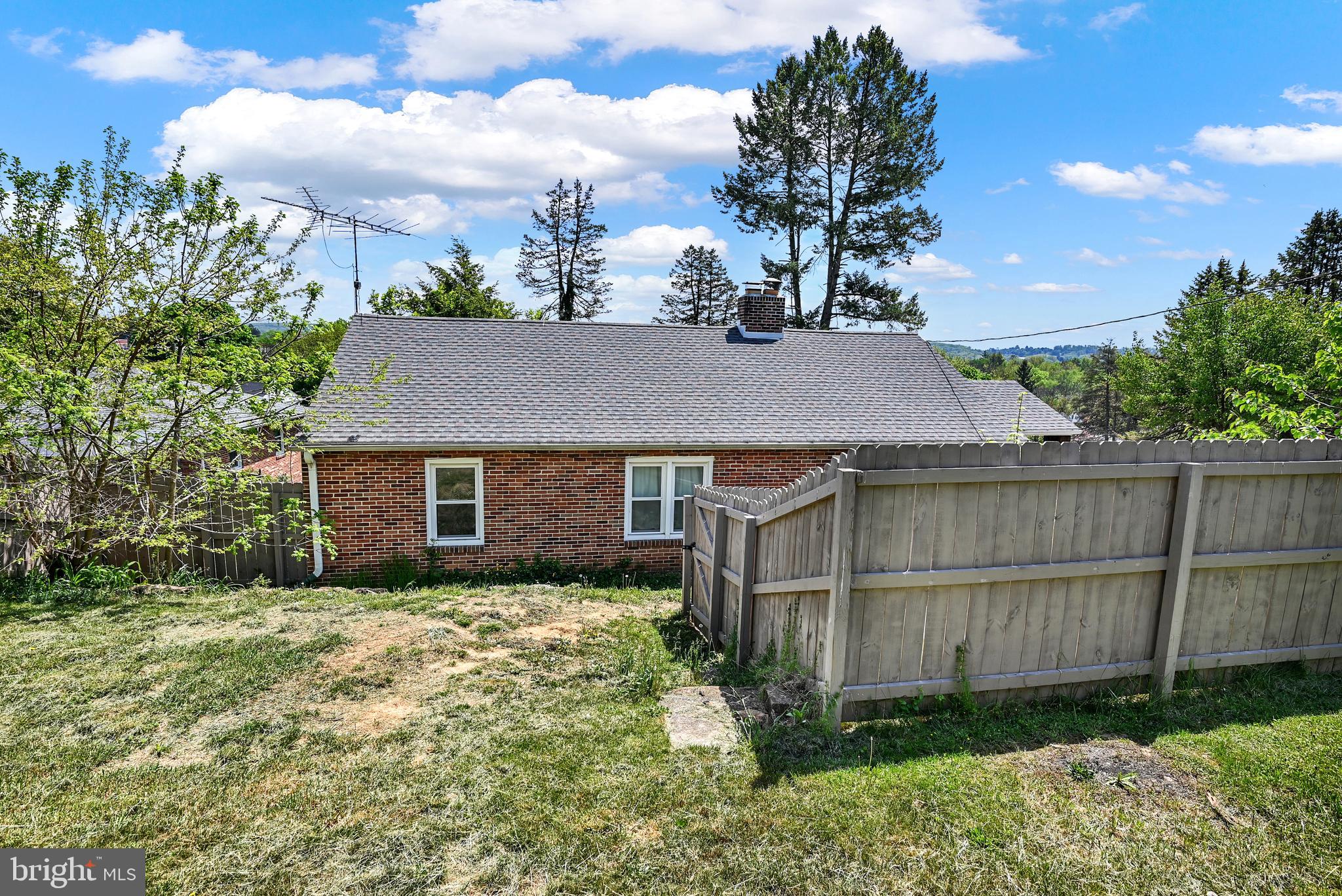 417 Corbin Road York, PA 17403 - Photo 7 of 34