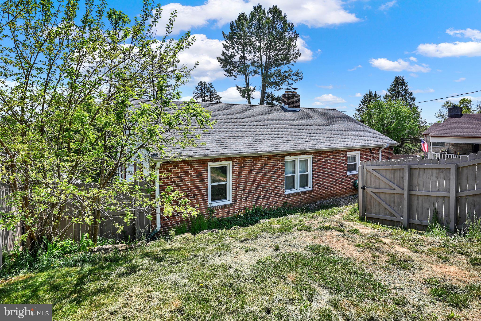 417 Corbin Road York, PA 17403 - Photo 8 of 34