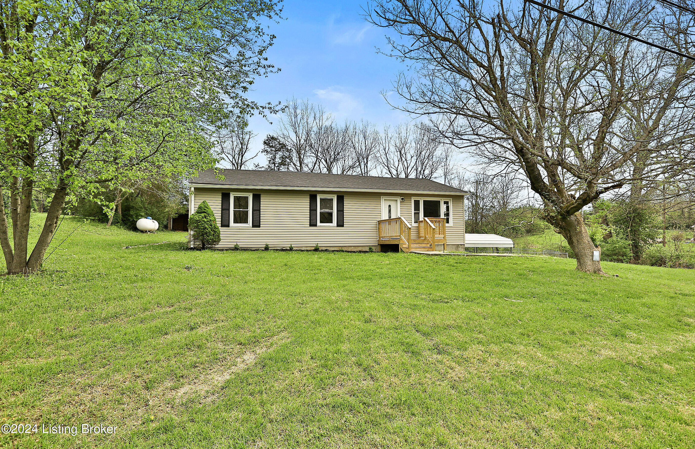 526 Graefenburg Road Waddy, KY 40076 - Photo 3 of 25 CT6C9202_1