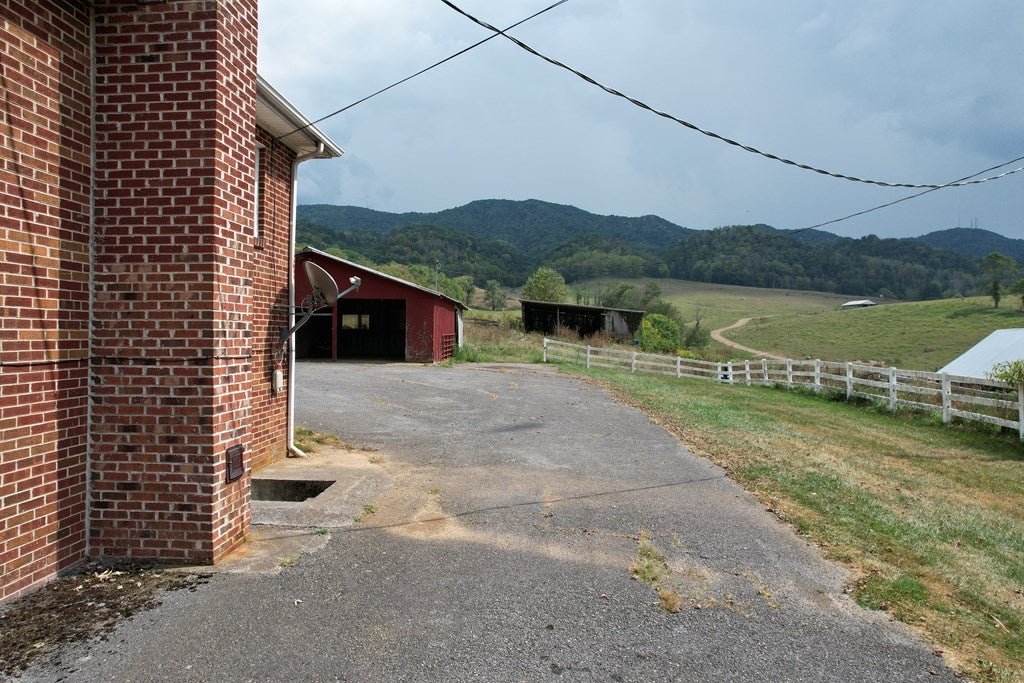 6472 Valley Road Saltville, VA 24370 - Photo 19 of 78 Gallery Image 19