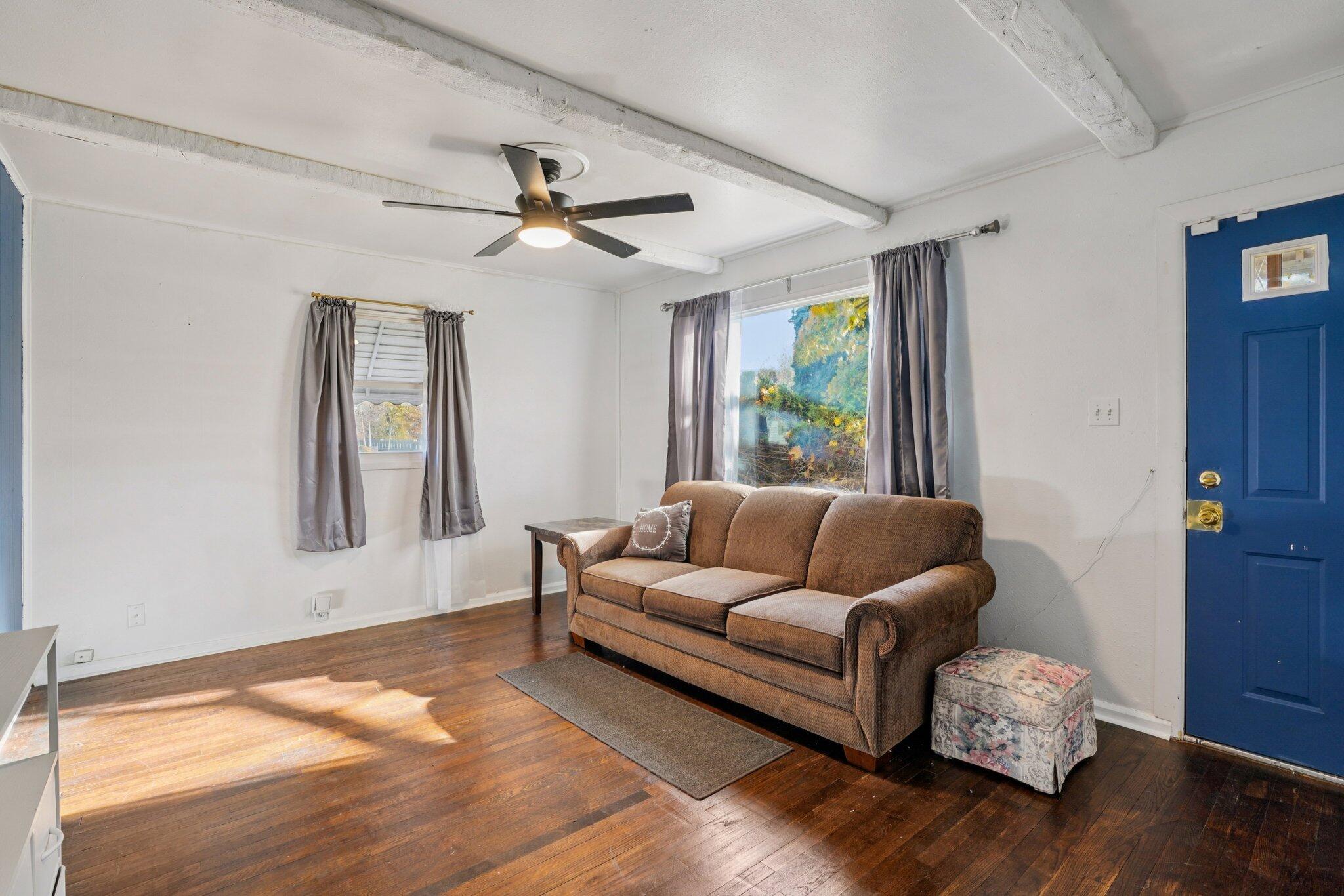 4004 West Congress Street Milwaukee, WI 53209 - Photo 2 of 21 8-web-or-mls-W Congress St-S1311-008
