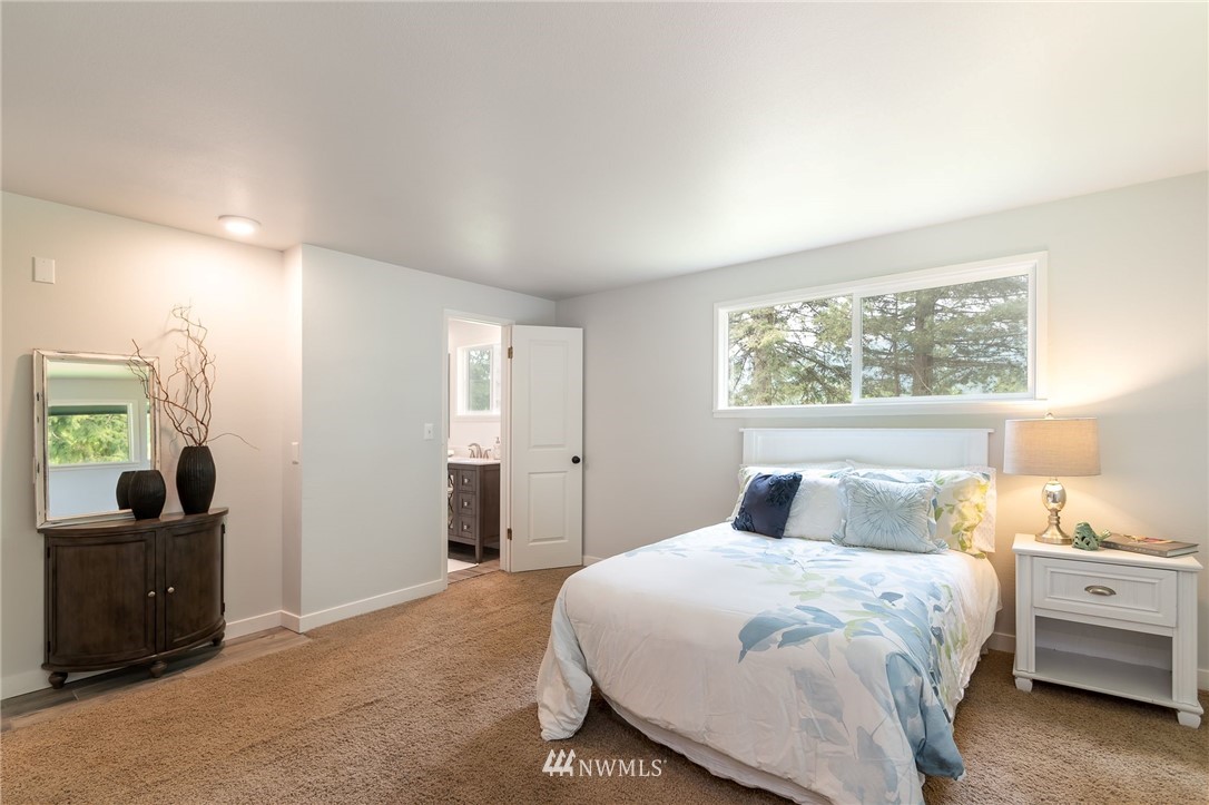 4086 Linnell Road Deming, WA 98244 - Photo 18 of 38 a bedroom with a bed and a window