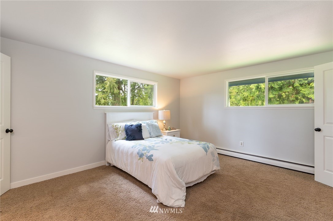 4086 Linnell Road Deming, WA 98244 - Photo 20 of 38 a bedroom with a bed and a window