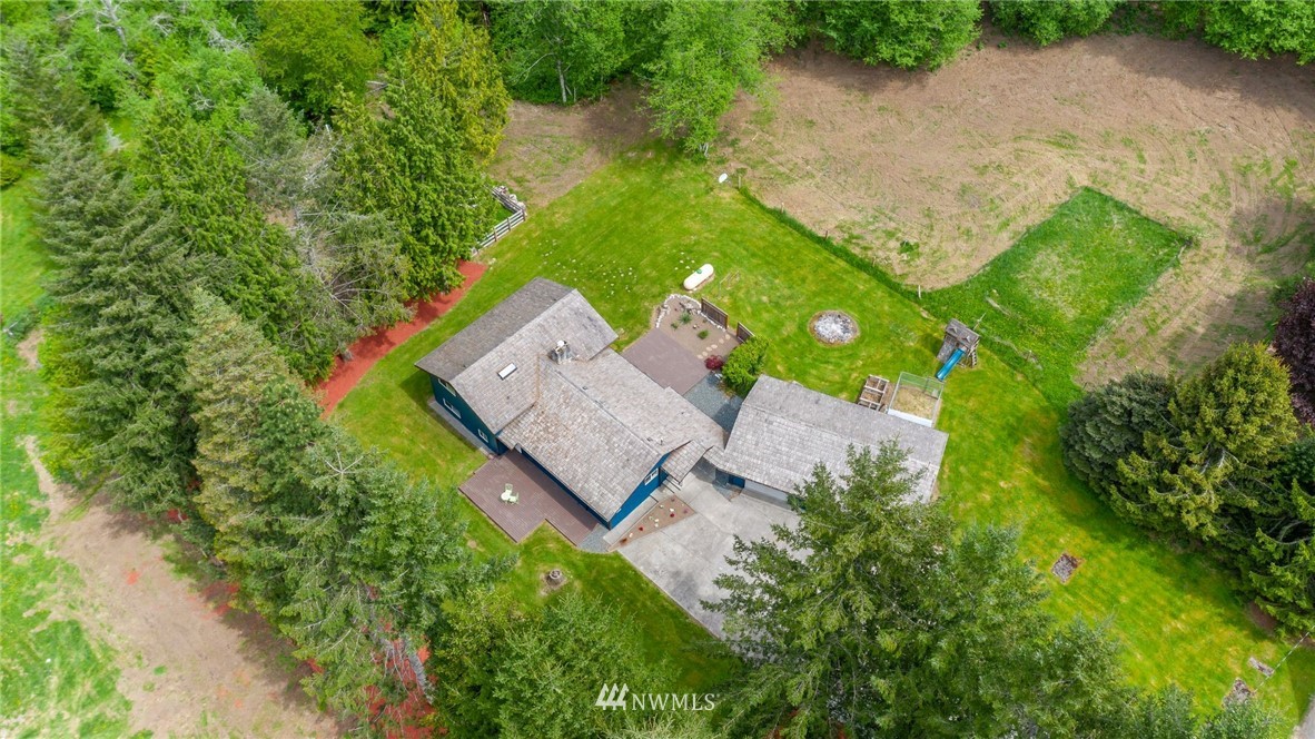 4086 Linnell Road Deming, WA 98244 - Photo 34 of 38 an aerial view of a house with a yard