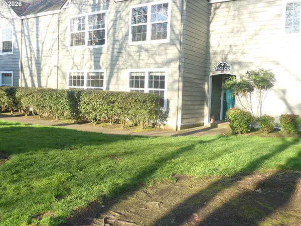 $365,000 | 8405 Southwest Curry Drive, Unit D, Wilsonville, OR 97070