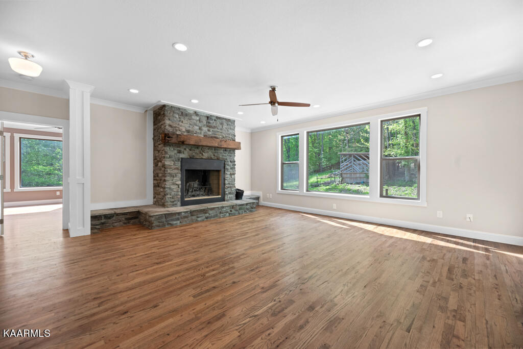 545 Bush Road Clinton, TN 37716 - Photo 14 of 56 Living room