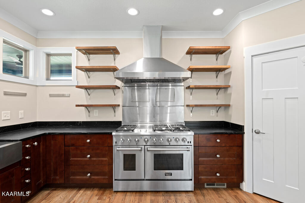 545 Bush Road Clinton, TN 37716 - Photo 21 of 56 Chef's Oven and stove