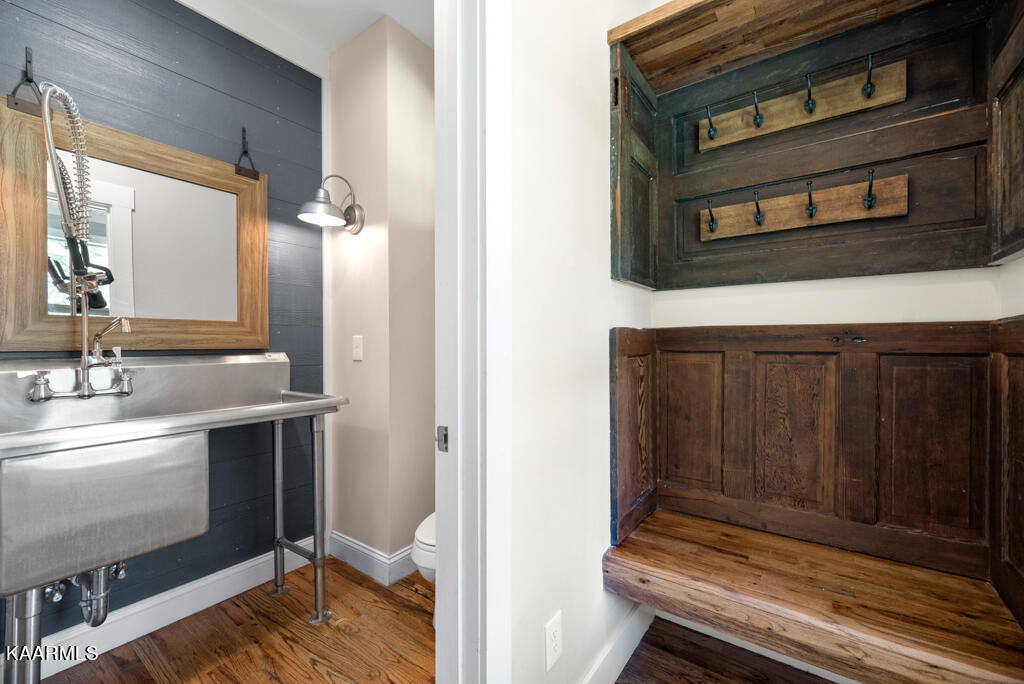 545 Bush Road Clinton, TN 37716 - Photo 10 of 56 Main floor bath