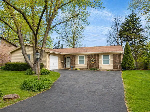 $399,900 | 1120 Brush Hill Lane, Lake Zurich, IL 60047