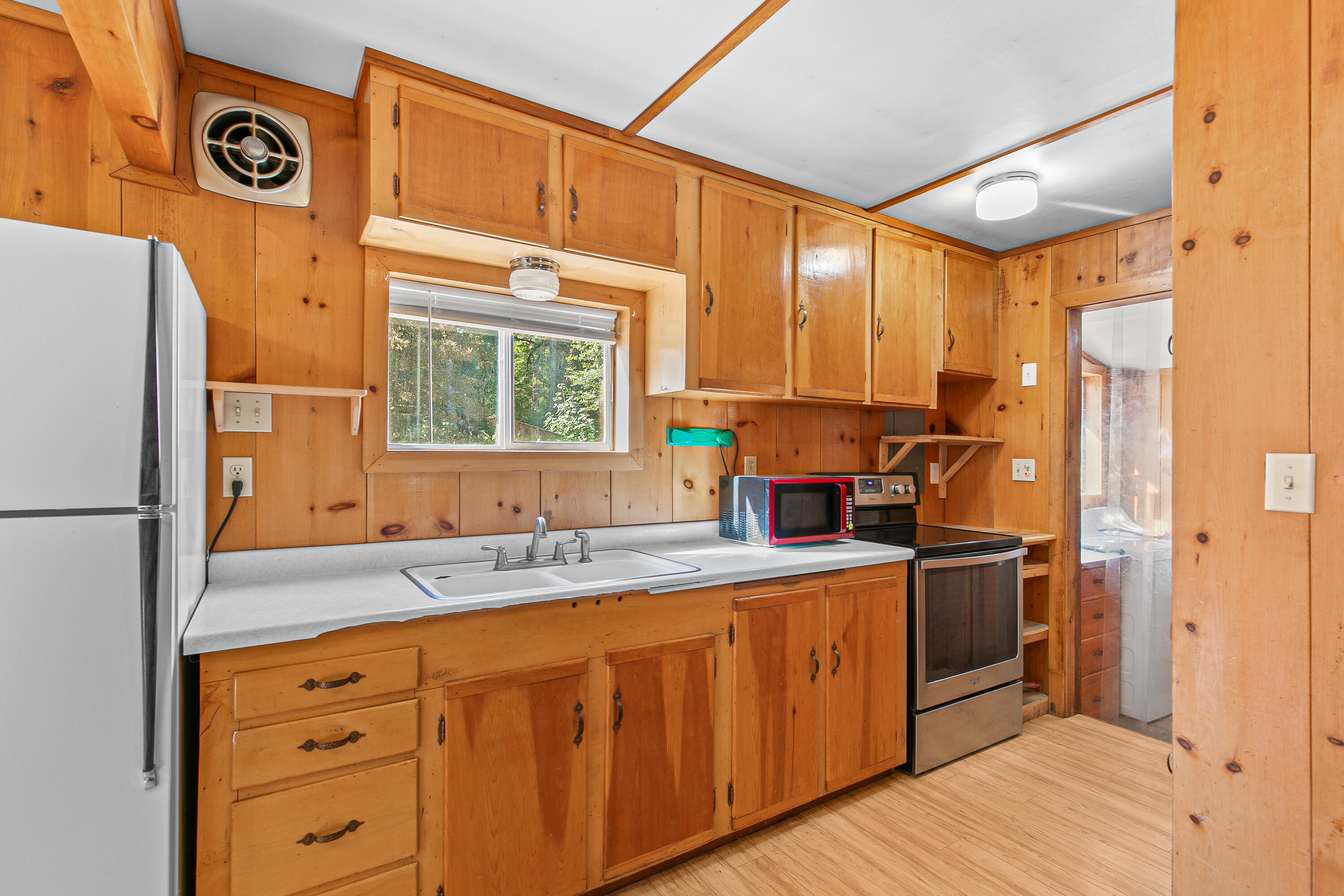 21875 East Evans Creek Road White City, OR 97503 - Photo 14 of 39 9R9A4714