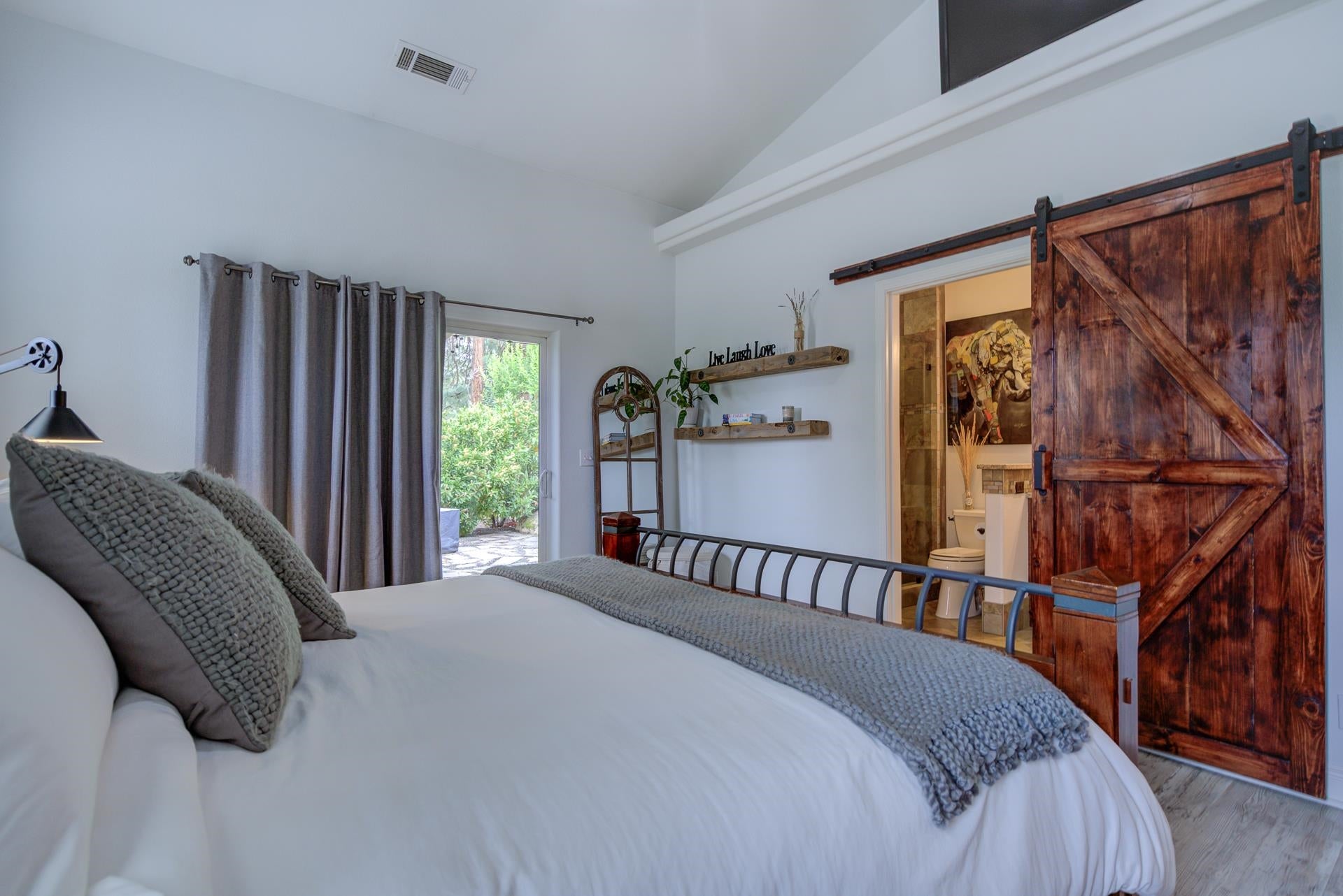 17501 Grizzly Den Road Weed, CA 96094 - Photo 15 of 50 Gallery Image 15
