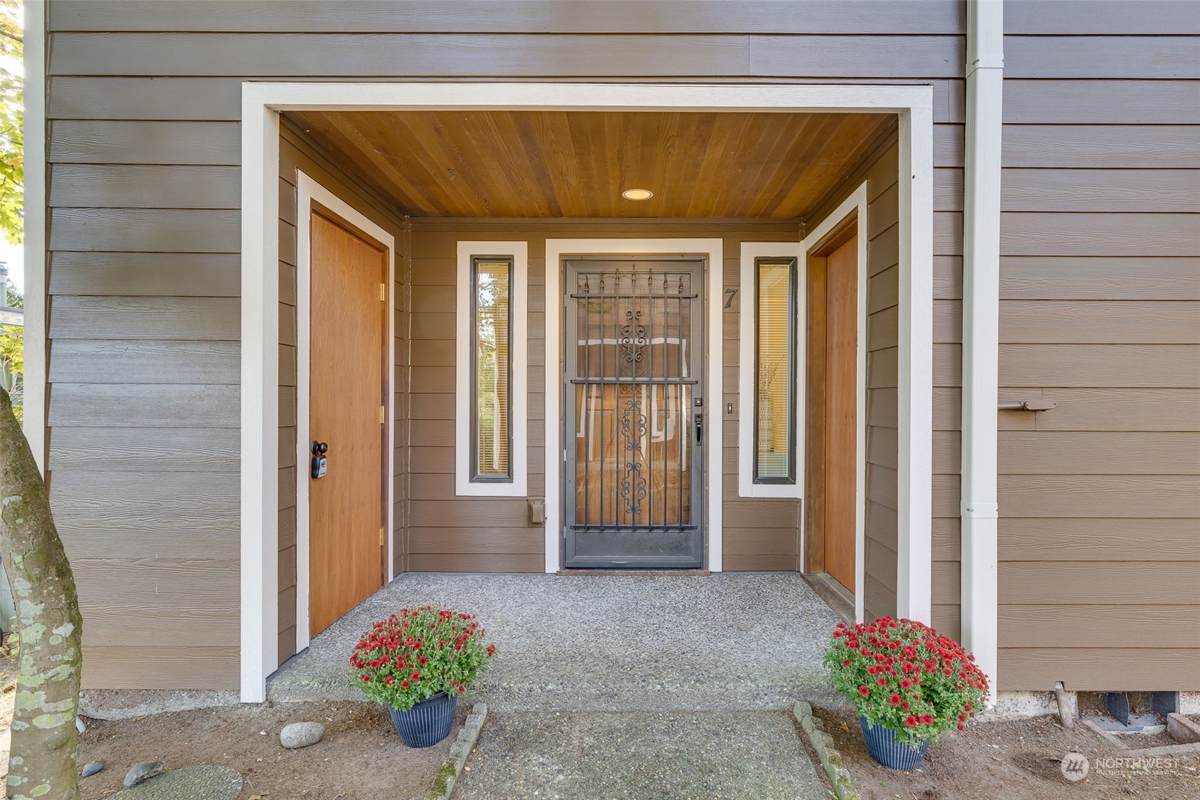 7512 218th Street Southwest, Unit 7 Edmonds, WA 98026 - Photo 2 of 32 Gallery Image 2