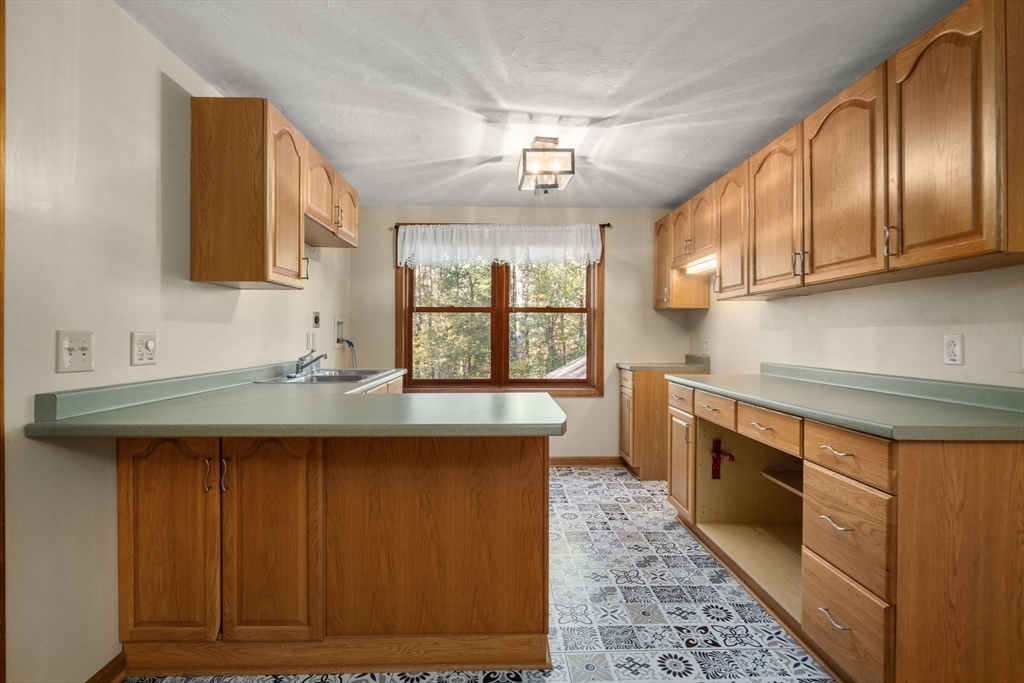 57 Coughlin Road Oxford, MA 01537 - Photo 21 of 41 Gallery Image 21