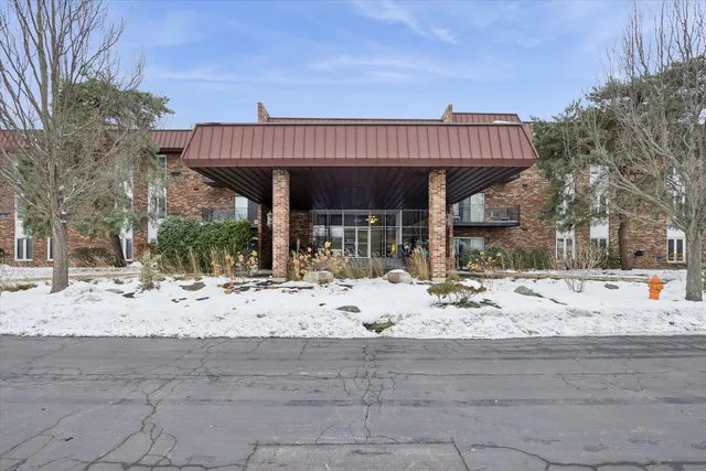 $220,000 | 1041 West Ogden Avenue, Unit 320, Naperville, IL 60563