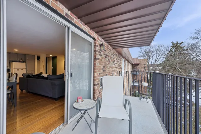 $220,000 | 1041 West Ogden Avenue, Unit 320, Naperville, IL 60563