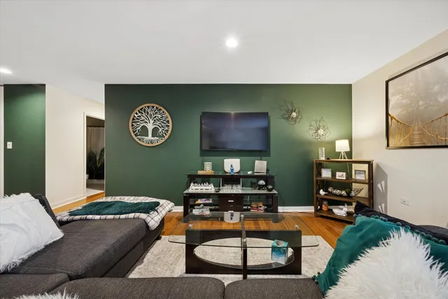 $220,000 | 1041 West Ogden Avenue, Unit 320, Naperville, IL 60563