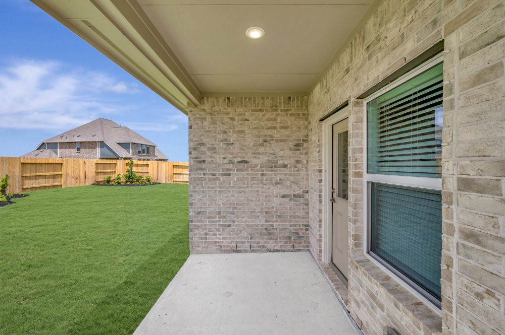 7914 Jasper Mdws Way Angleton, TX 77515 - Photo 30 of 33 Back patio