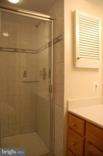 73 Timber Rock Road Gaithersburg, MD 20878 - Photo 4 of 25 First floor full bath