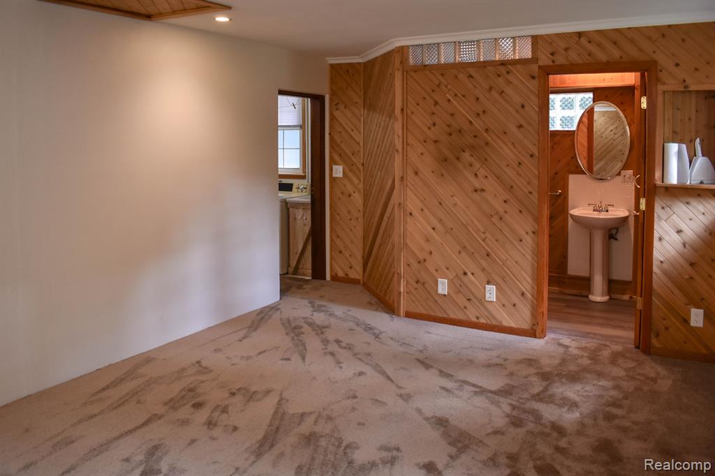 780 West Leonard Road Leonard, MI 48367 - Photo 17 of 23