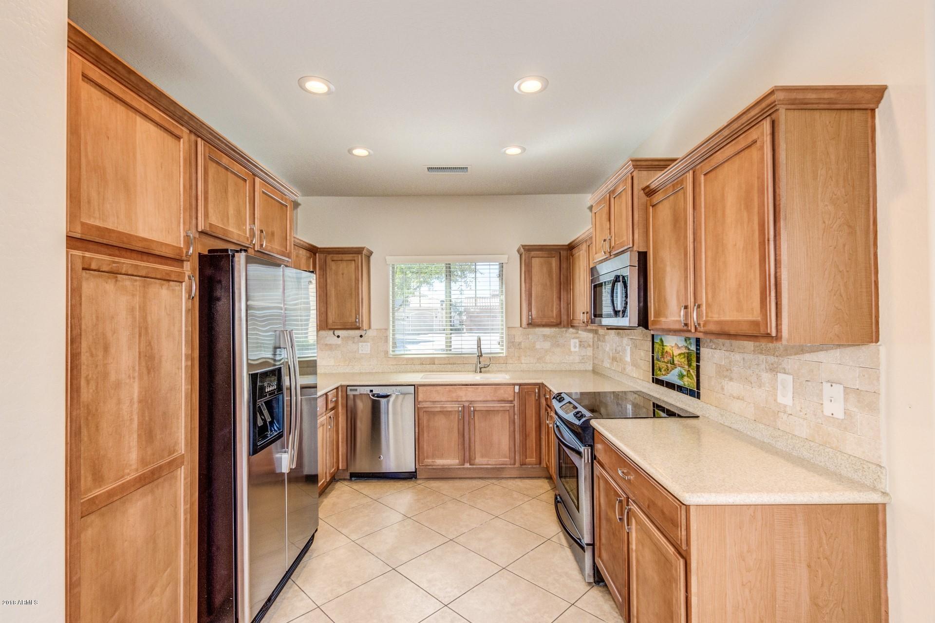 1952 West Davis Road Phoenix, AZ 85023 - Photo 3 of 20 Kitchen
