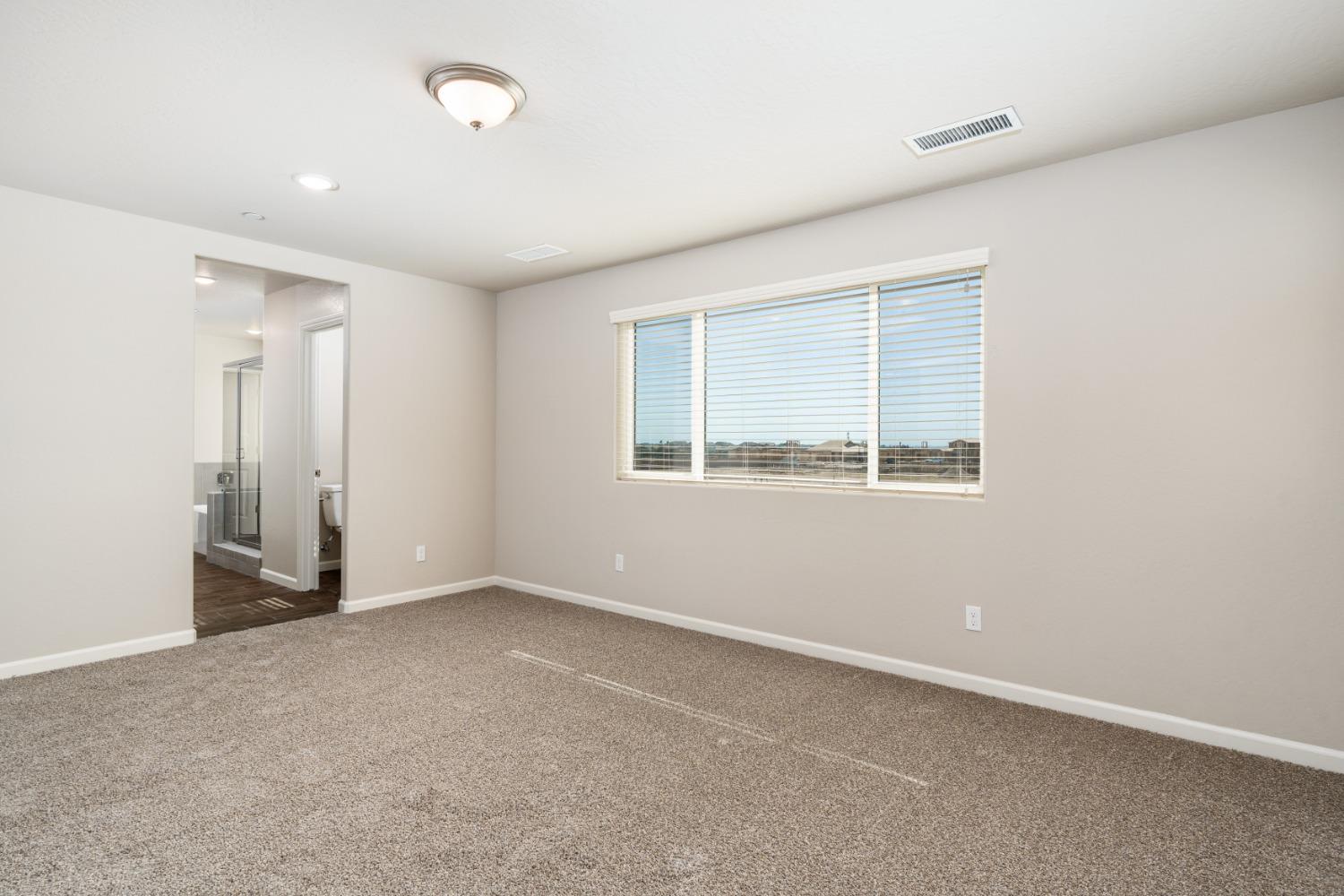 783 Traverse Drive Madera, CA 93636 - Photo 24 of 30 an empty room with a window