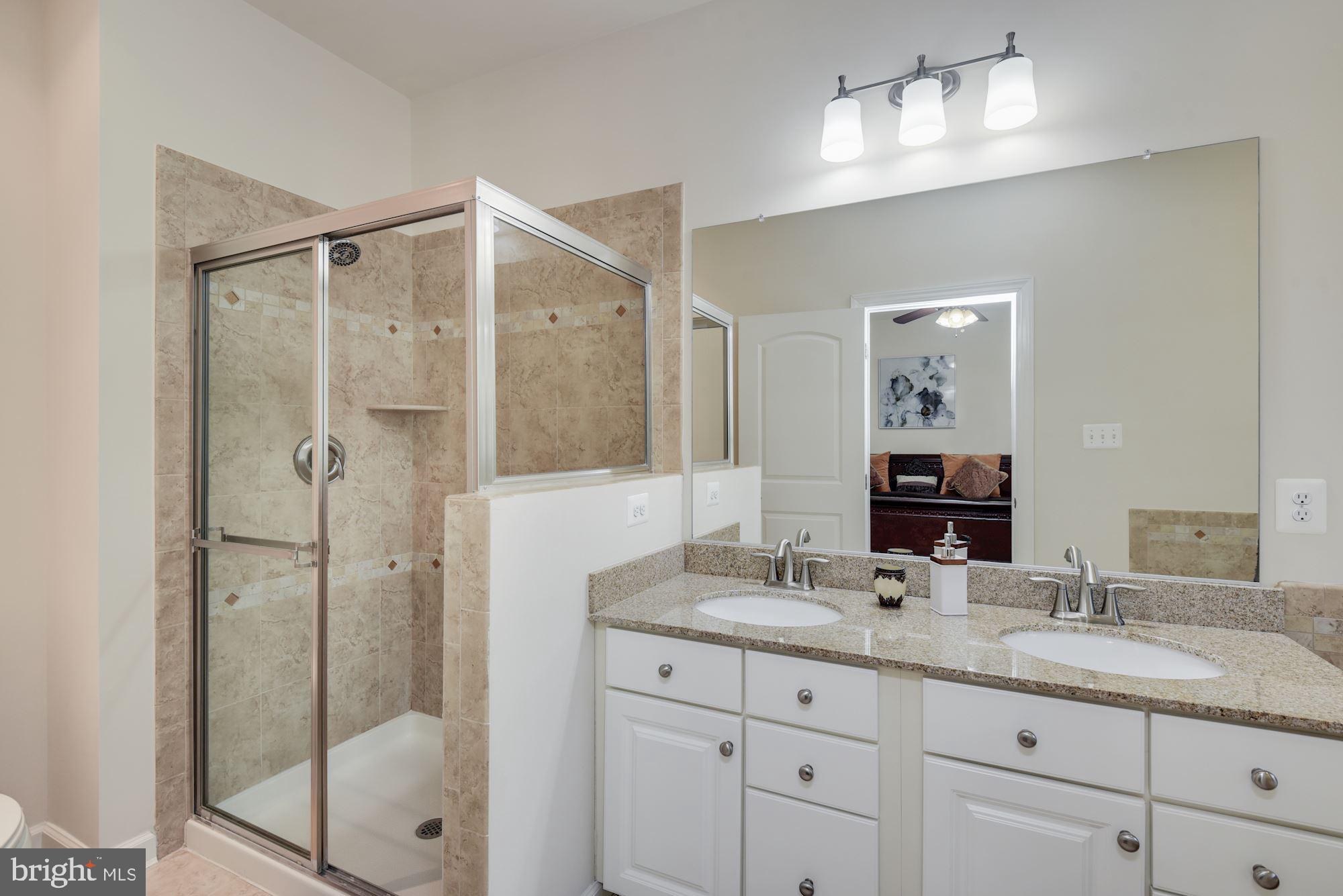 432 Grand Street Gaithersburg, MD 20878 - Photo 11 of 35 Upper Level 1 - Primary Bath