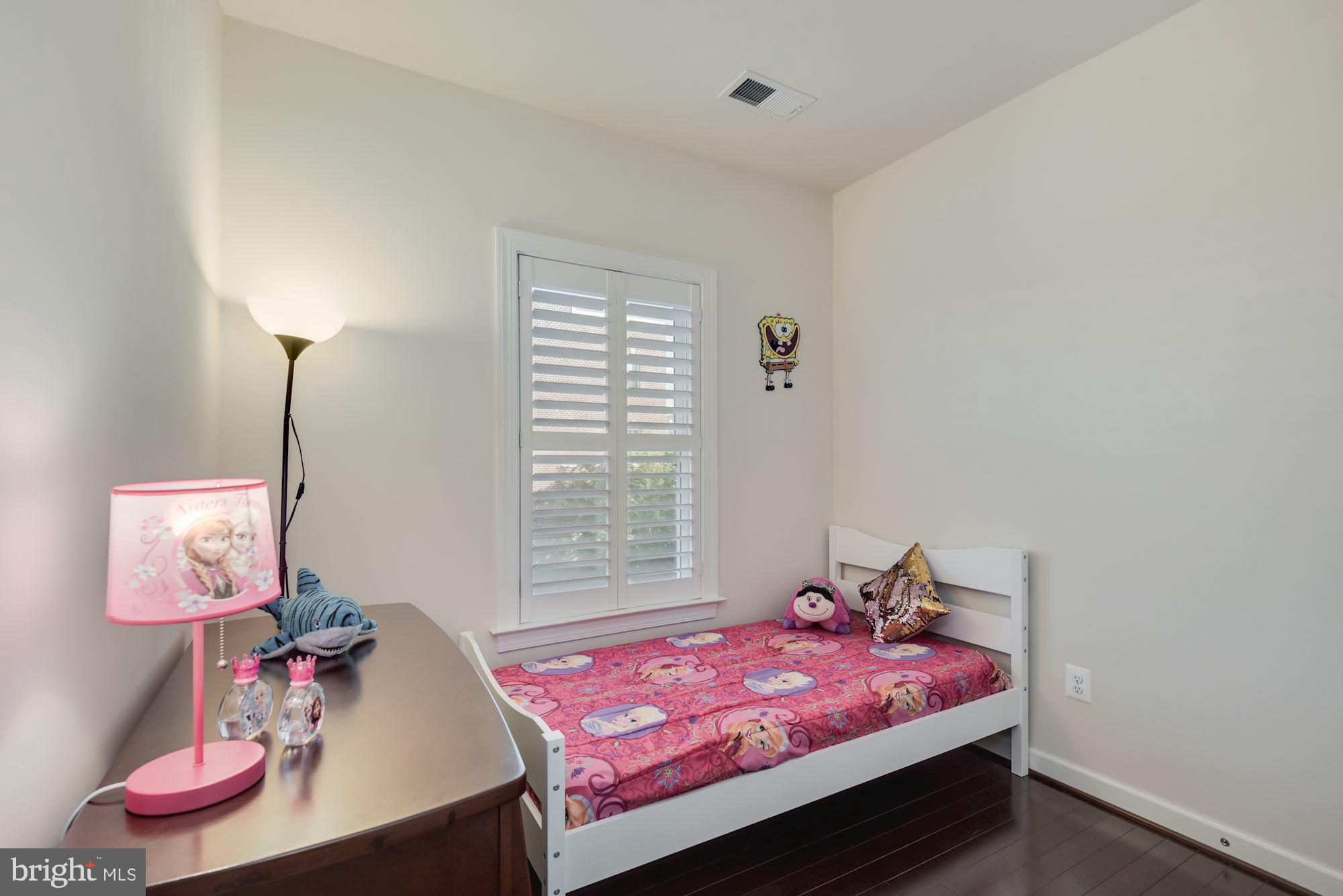 432 Grand Street Gaithersburg, MD 20878 - Photo 13 of 35 Upper Level 1 - Bedroom 3