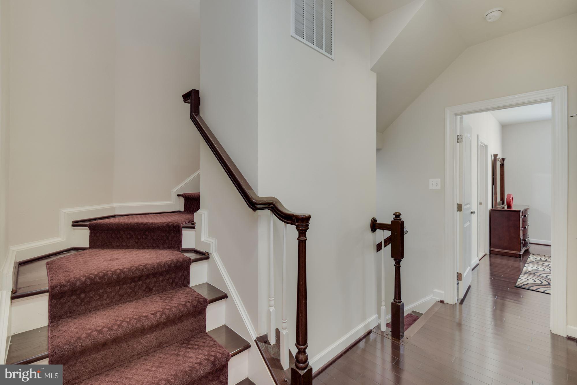 432 Grand Street Gaithersburg, MD 20878 - Photo 15 of 35 Upper Level 1 - Hallway