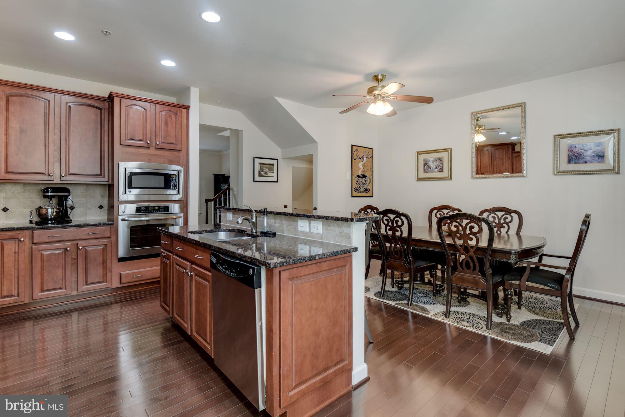 432 Grand Street Gaithersburg, MD 20878 - Photo 5 of 35 Main Level - Gourmet Kitchen