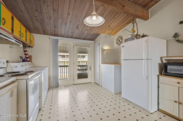 $550,000 | 104 Robin Avenue, Atlantic Beach, NC 28512