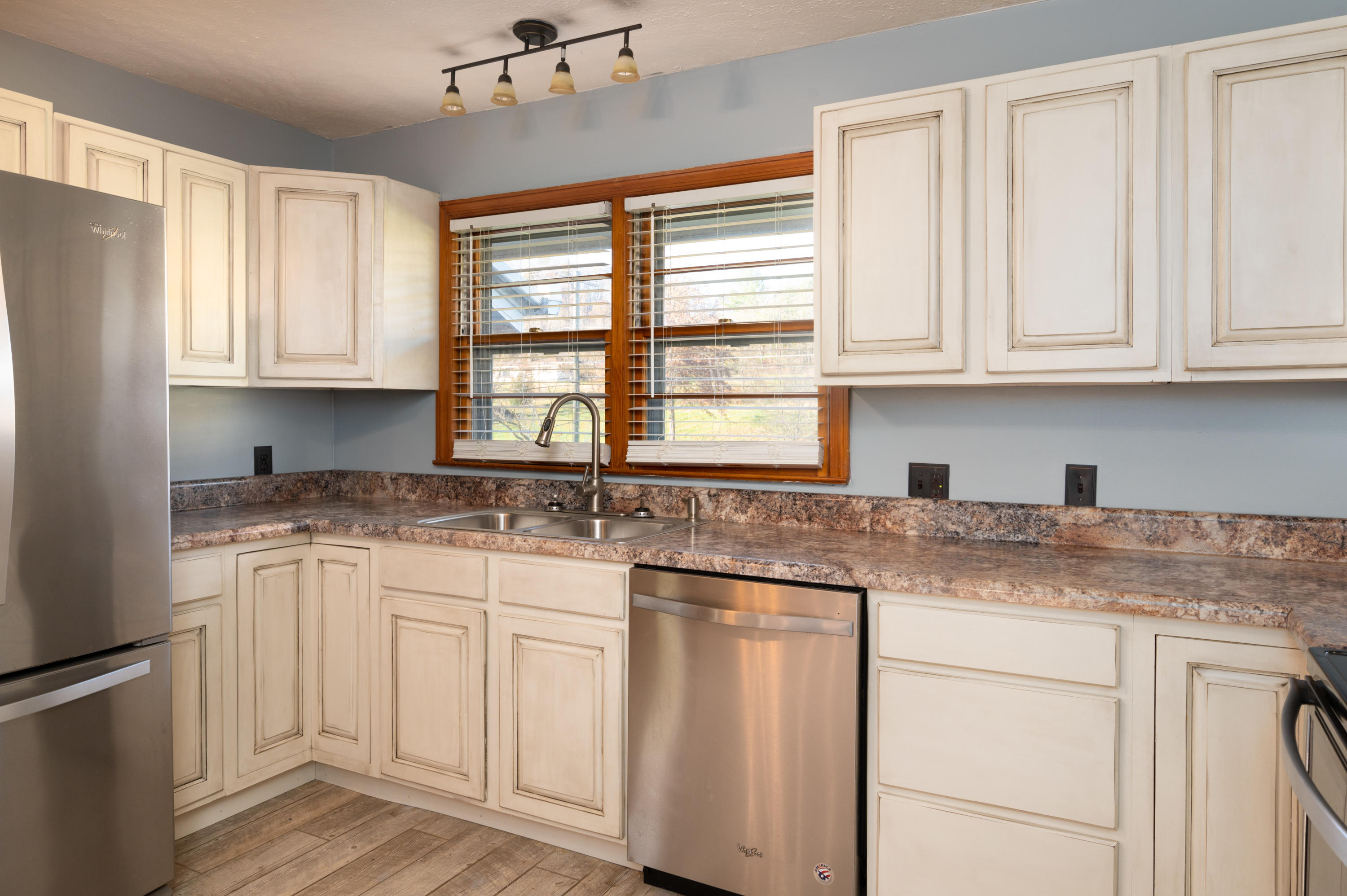 620 West Carters Valley Road Kingsport, TN 37665 - Photo 8 of 44 W Carters Valley-24