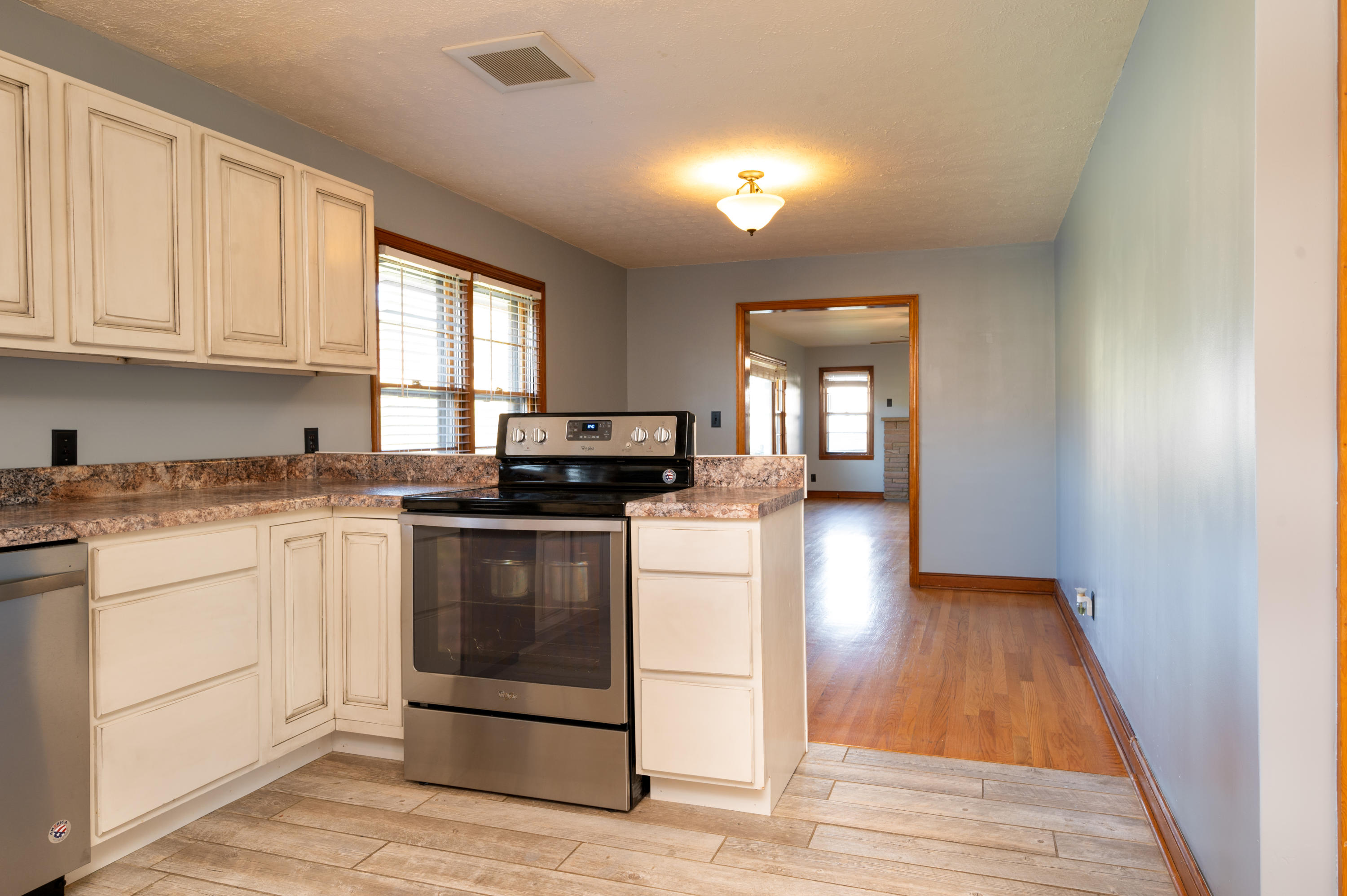 620 West Carters Valley Road Kingsport, TN 37665 - Photo 9 of 44 W Carters Valley-15