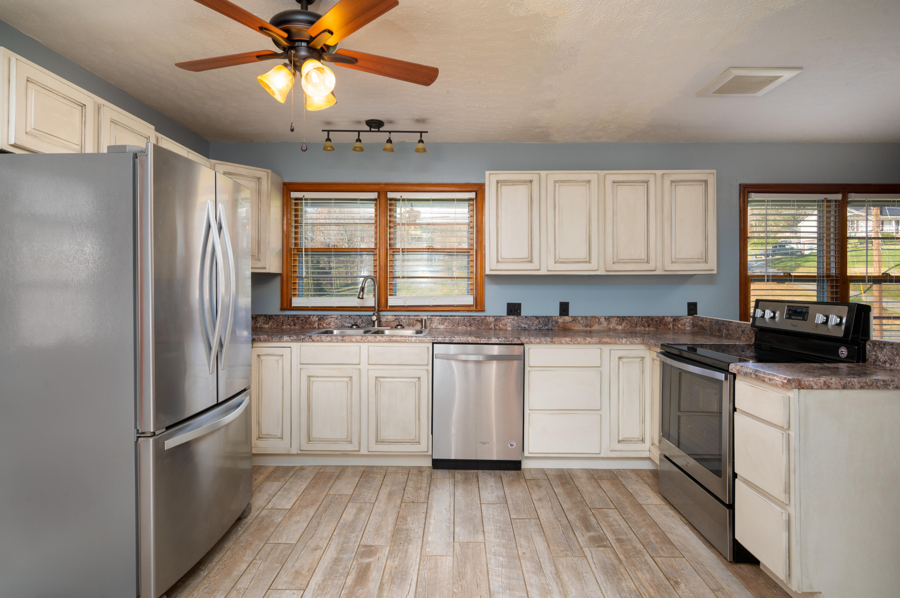 620 West Carters Valley Road Kingsport, TN 37665 - Photo 10 of 44 W Carters Valley-16