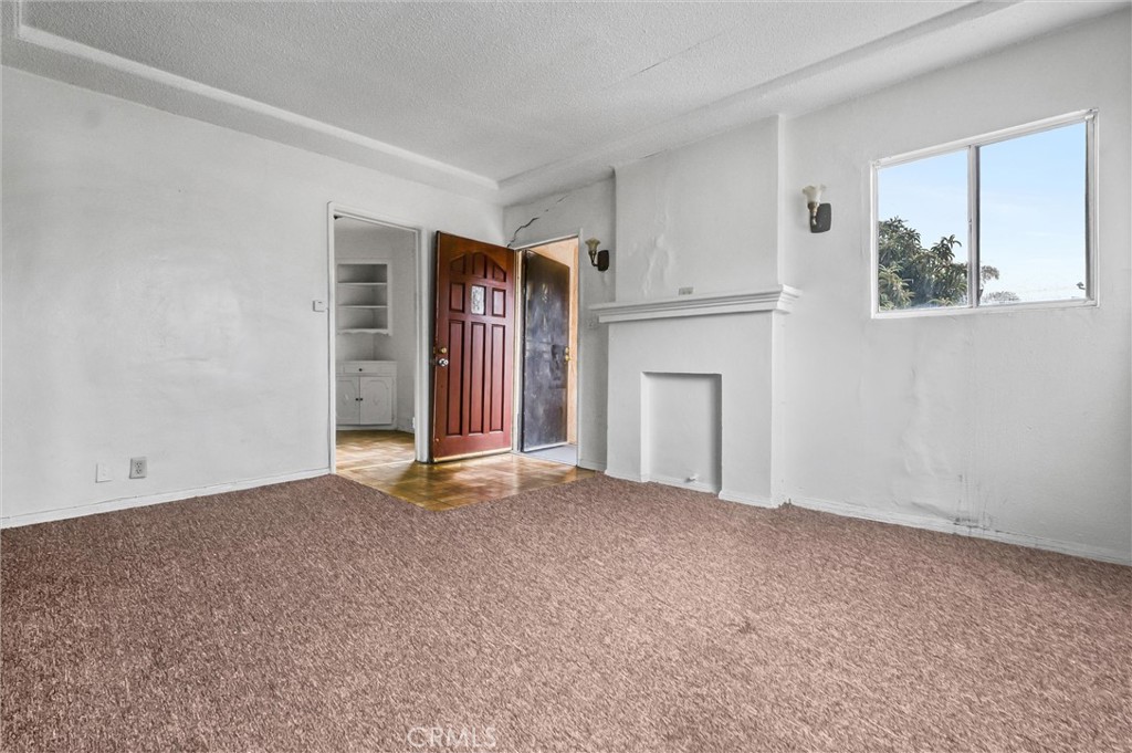 2112 South Burnside Avenue Los Angeles, CA 90016 - Photo 16 of 26 a view of empty room with front door