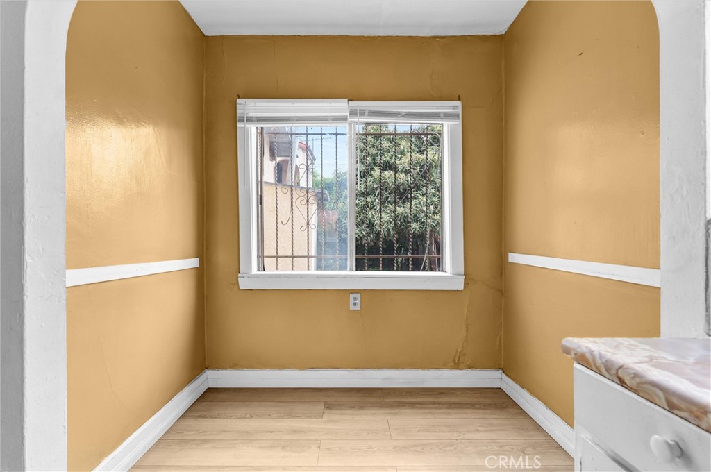 2112 South Burnside Avenue Los Angeles, CA 90016 - Photo 9 of 26 a view of a room that has a window in it