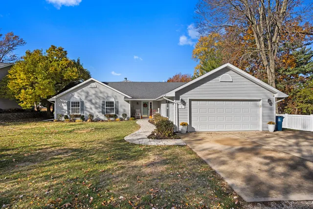$325,000 | 1 Morfey Court, Monticello, IL 61856