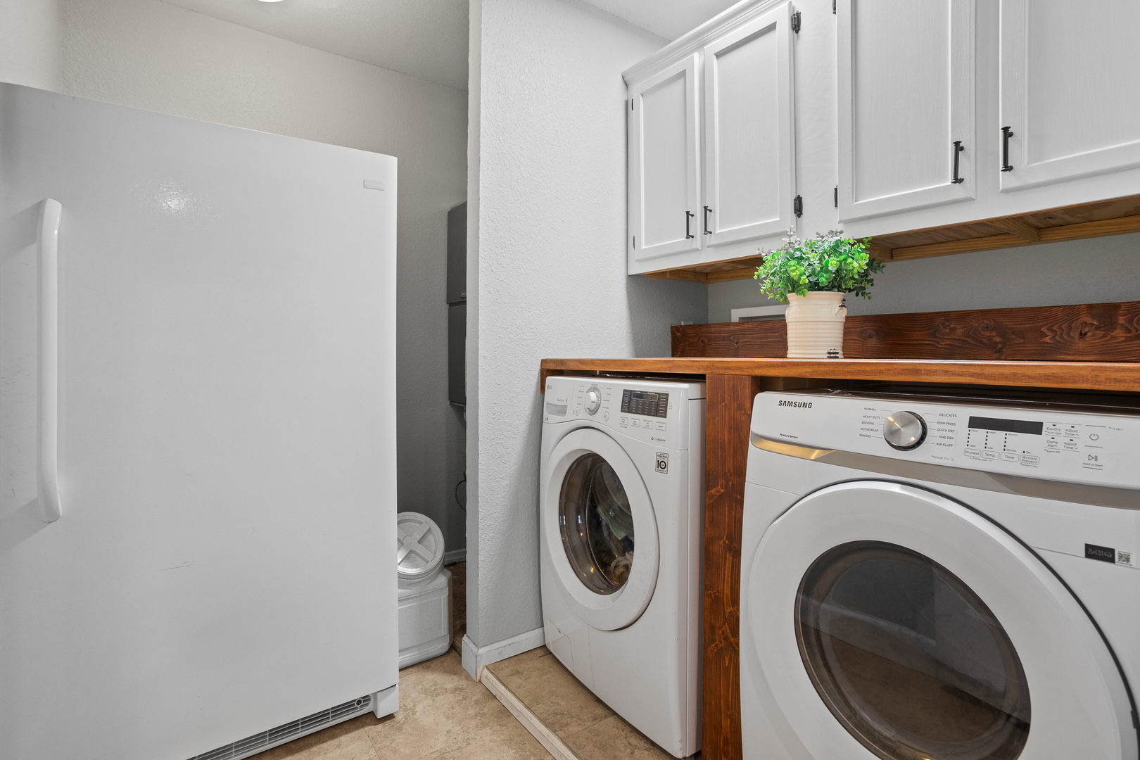1 Morfey Court Monticello, IL 61856 - Photo 21 of 61 a utility room with dryer and washer