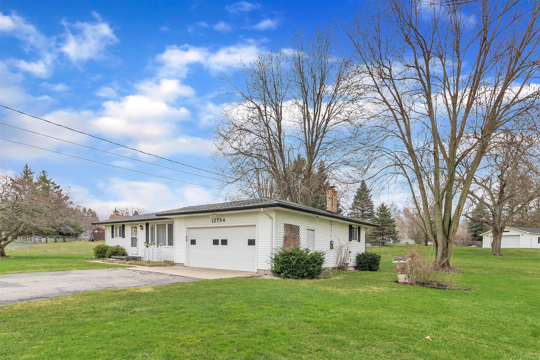 12754 Rambler Road Dewitt, MI 48820 - Photo 4 of 40 04-12754 Rambler Rd-Windowstill Real Est