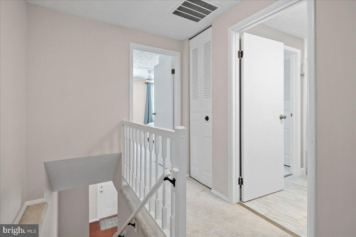 1642 Harvest Green Court Reston, VA 20194 - Photo 22 of 46 an entryway with a white walls