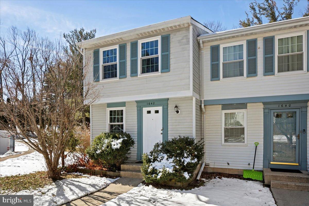 1642 Harvest Green Court Reston, VA 20194 - Photo 4 of 46 a front view of a house with a yard