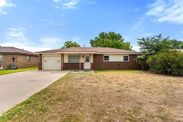 $189,900 | 612 Pine Avenue, Dumas, TX 79029