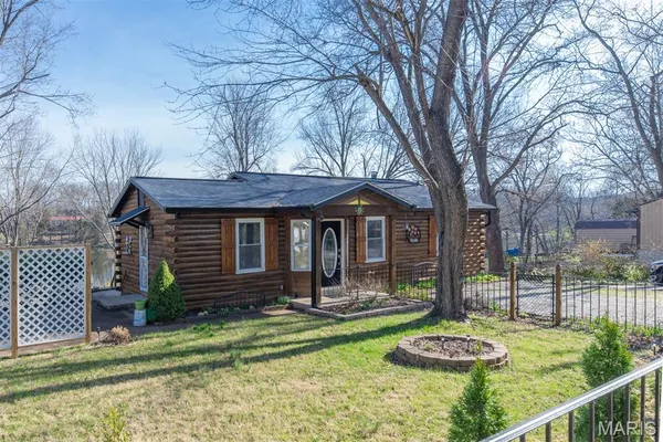 $249,500 | 14729 Southlake Drive, De Soto, MO 63020