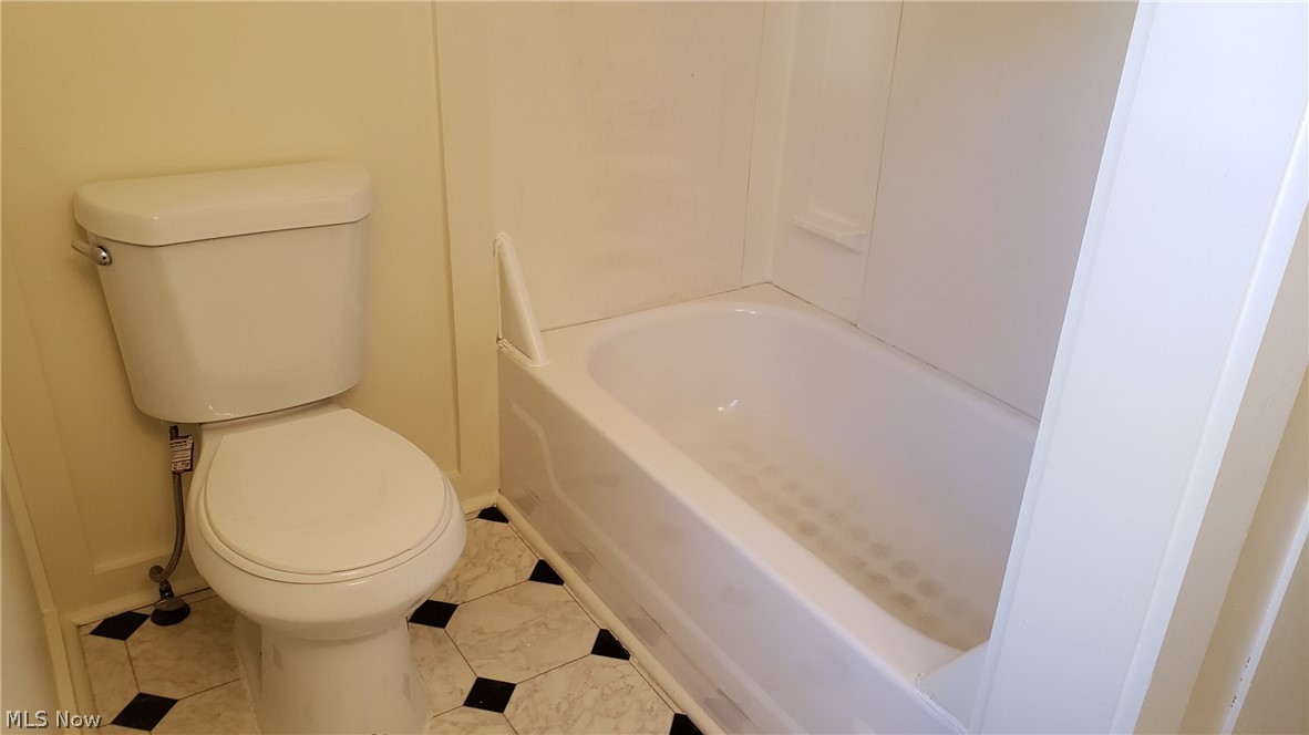 959 Pembrook Road Cleveland Heights, OH 44121 - Photo 12 of 32 Gallery Image 12